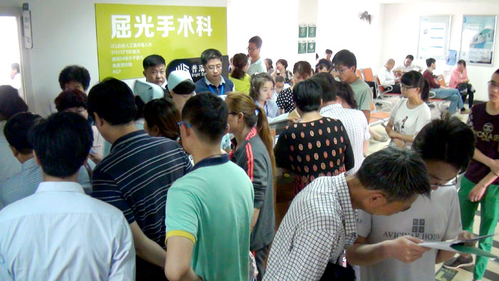 高考后小高峰，近視學(xué)子認(rèn)定普瑞全飛秒近視手術(shù)